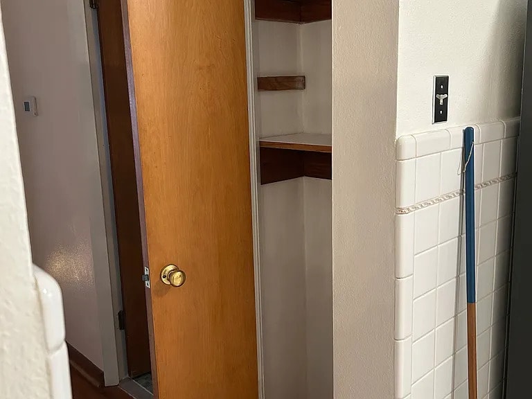 Building Photo - 4914 Lansdowne Ave