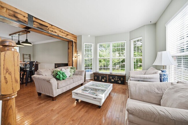 Building Photo - Spacious Home in a Great Leesburg Location