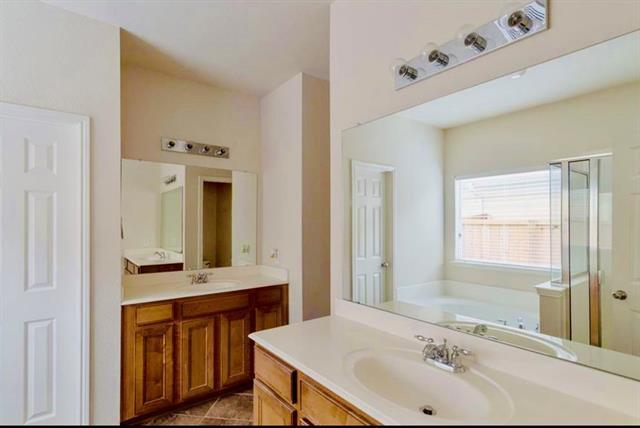 Building Photo - 9717 Hedge Bell Dr