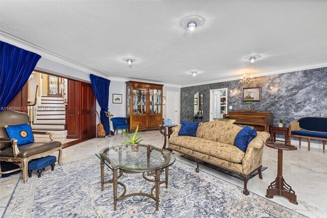 Building Photo - 70 Bay Colony Ln