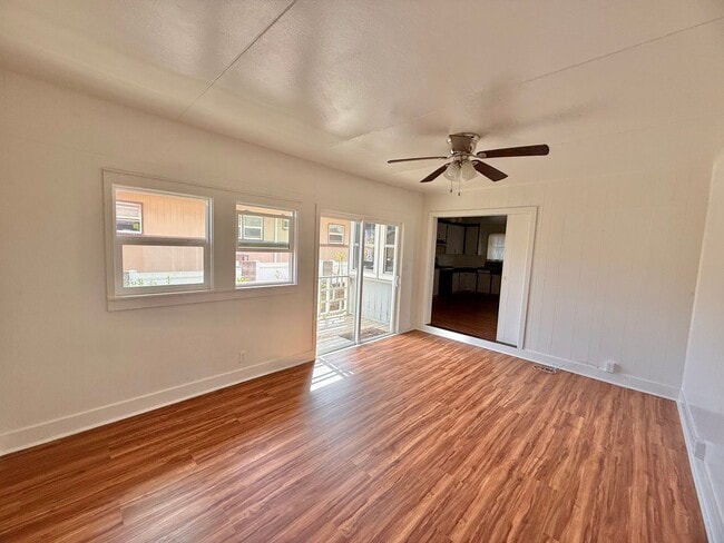 Building Photo - Partially Renovated 3 Bedroom / 2 Bathroom Main House – 1,400 Sq Ft