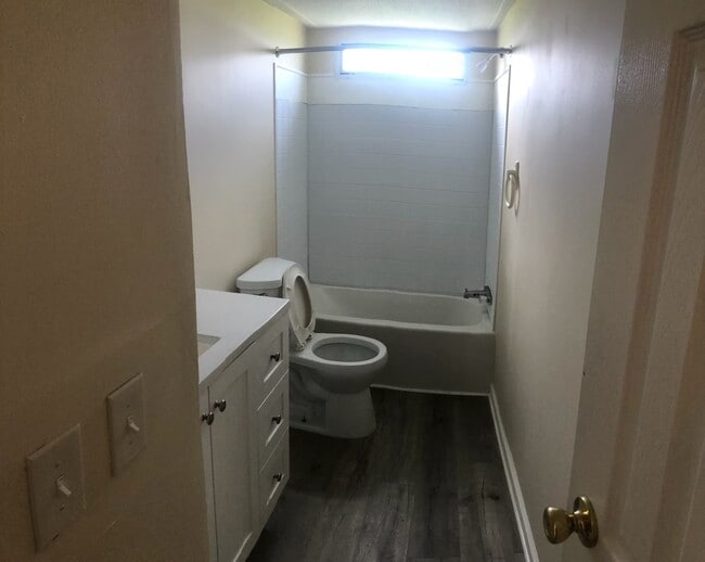 Building Photo - 3 BDR / 2BA in Private Community