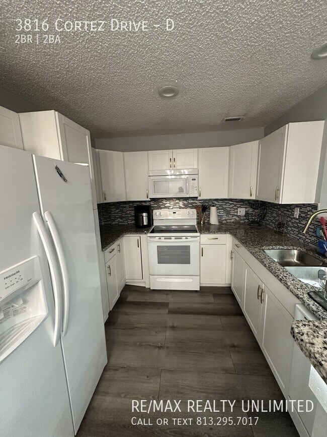 Building Photo - 3816 Cortez Dr