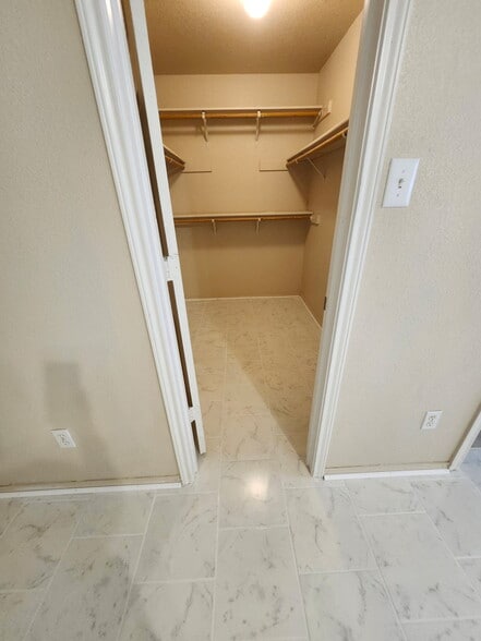 Building Photo - 2807 Diaz Dr
