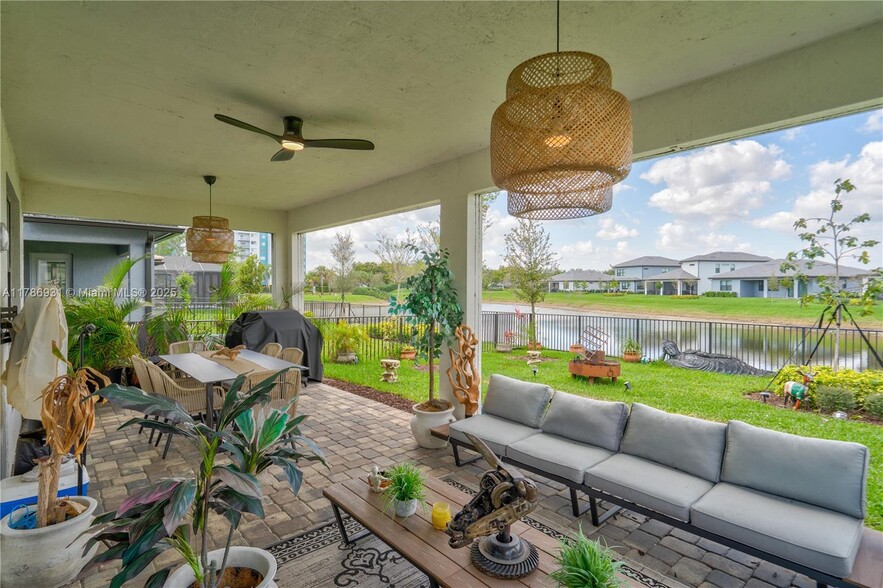 Building Photo - 4461 Waterside Dr