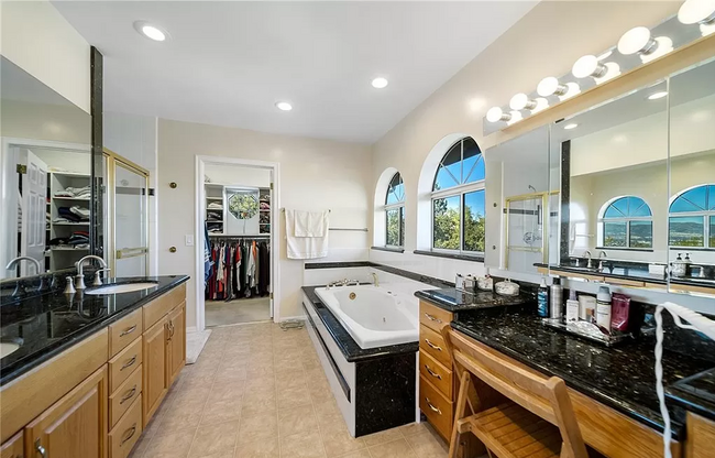 Master Bathroom - 5130 Cerrillos Dr