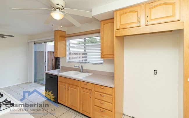 Building Photo - Cozy 3 Bedroom Townhouse in the Bay Shores South Community