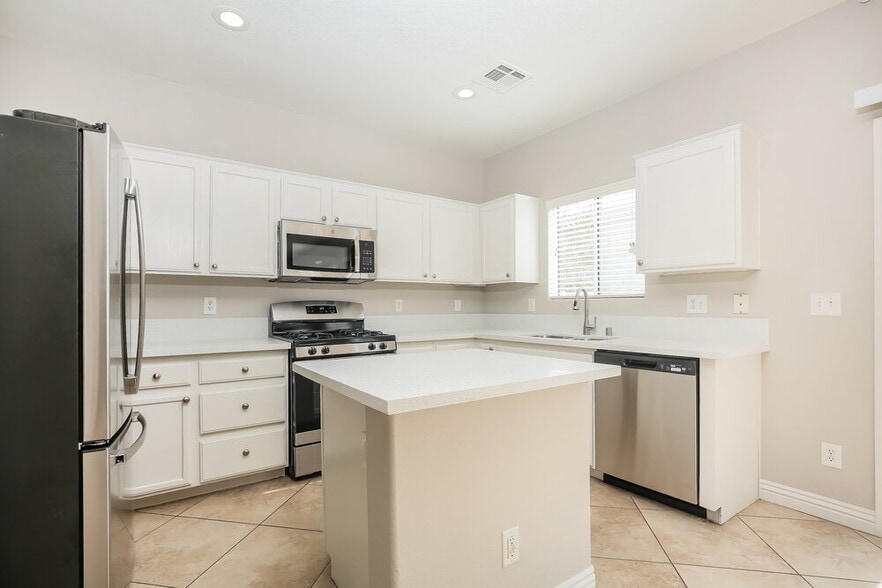 Building Photo - 7448 Bouquet Canyon St