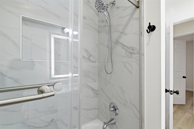 Building Photo - 6808 Beeman Dr