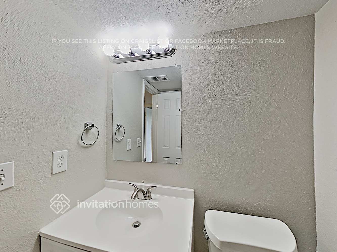 Building Photo - 6003 S Perth St