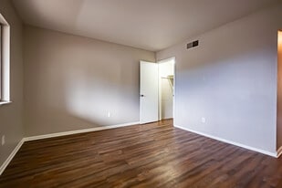 Living Room - 733 E Wilbeth