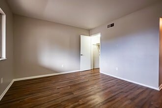 Living Room - 737-743 E Wilbeth Rd