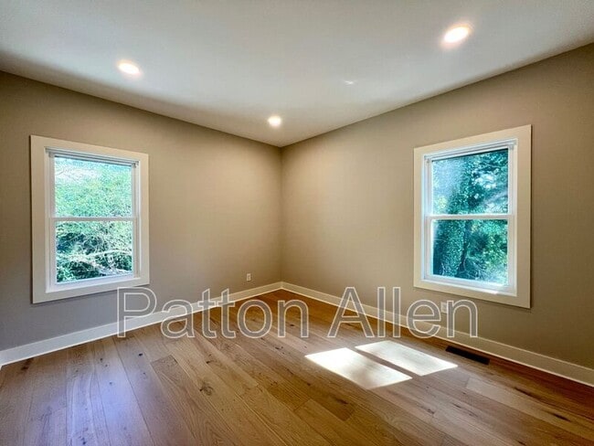 Building Photo - 10 Deaver Park Cir