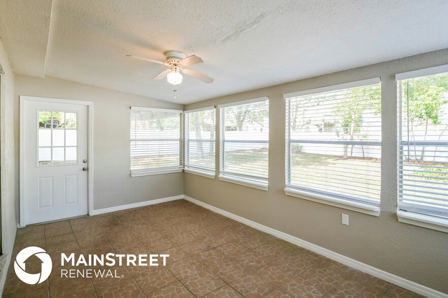 Building Photo - 2079 De Carlo Ave