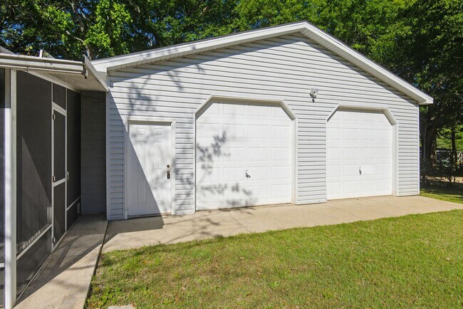 Building Photo - 908 Rock Creek Ave