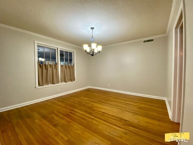 Building Photo - 304 Columbus Dr