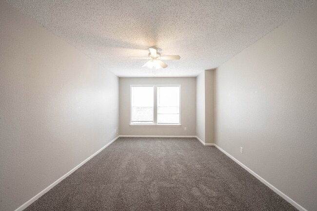 Building Photo - "Charming 4-Bedroom Home in Noblesville with Spacious 2,145 Sq Ft Layout!"