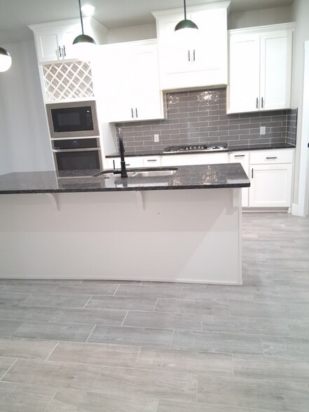 Building Photo - 1971 Edgewood Rd