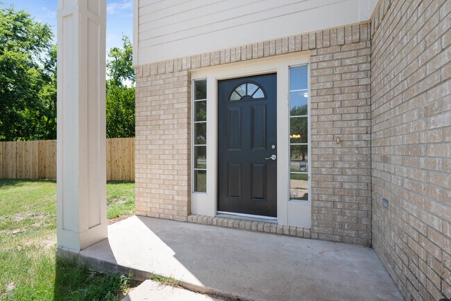 Building Photo - 1302 Crete Ln