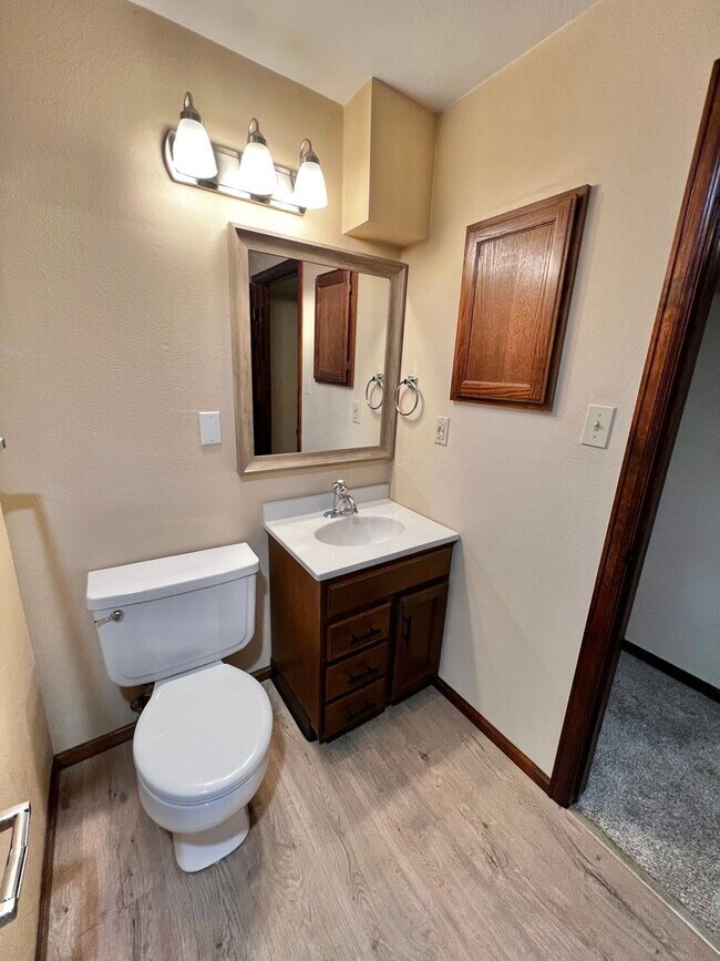 Building Photo - Beautiful 4 Bed, 2 Bath House in South Fort Collins! Avail. June 10th!