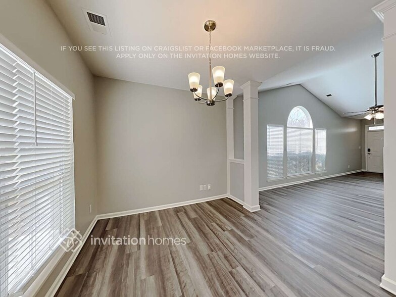 Building Photo - 594 Viking Pl SW