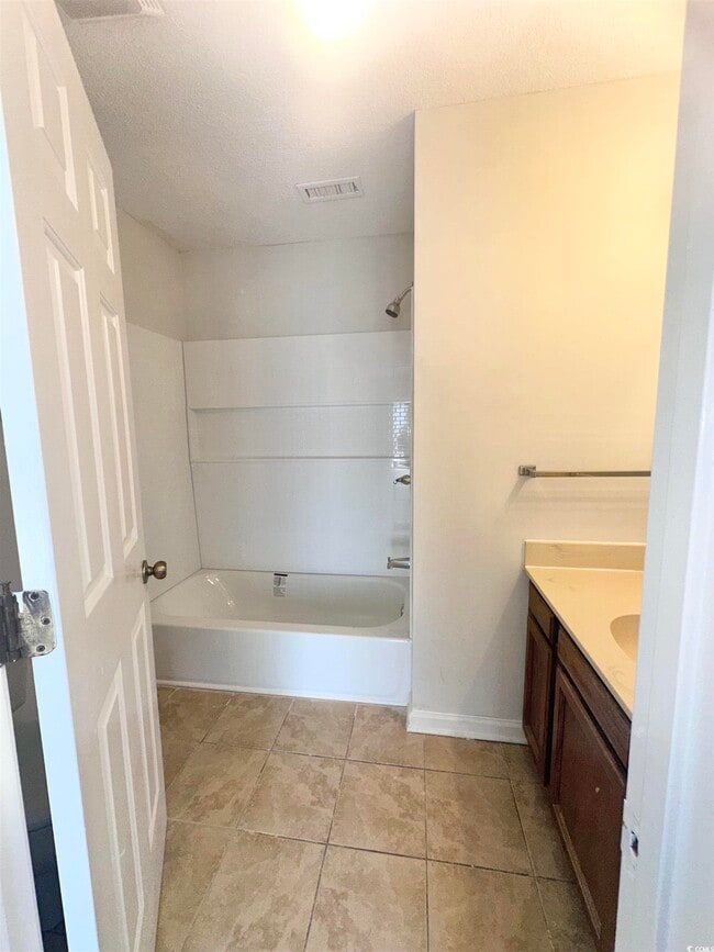 Building Photo - 401 Garden Dr