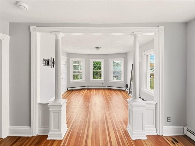 Building Photo - 362 Weeden St