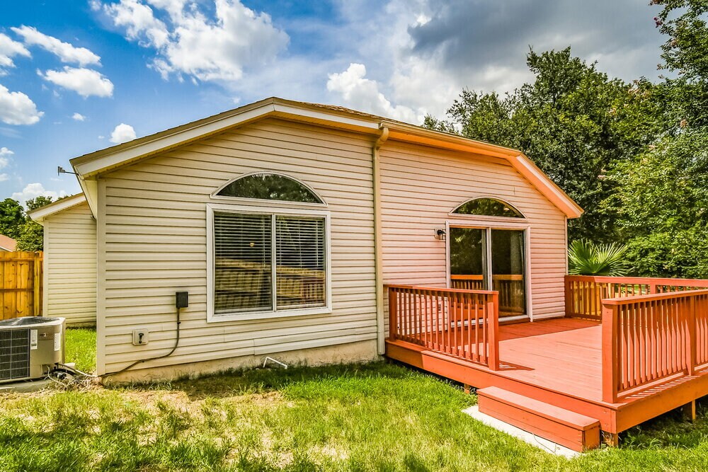 Building Photo - 3401 Millcrest Dr