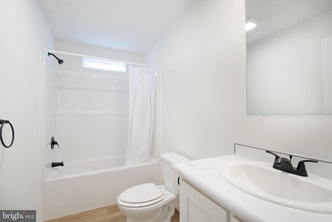 Building Photo - 161 Carnation Dr