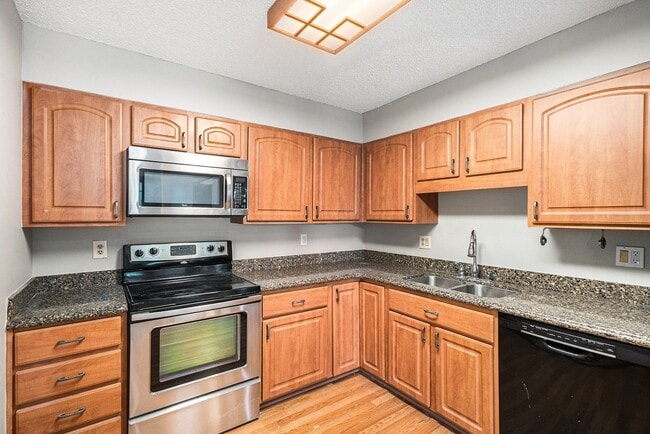 Building Photo - 2 Bedroom 2 Bath Condo in Pier Point Villa...