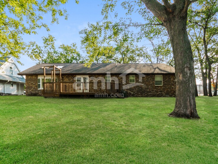 Building Photo - 380 Comet Dr