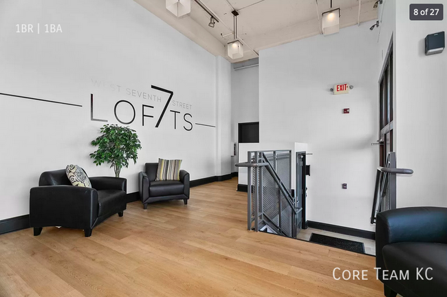 Building Photo - Large Downtown Loft!