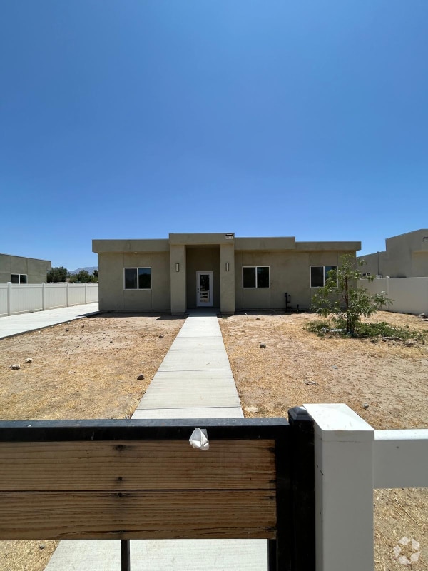 Building Photo - 9232 E Ave T 6