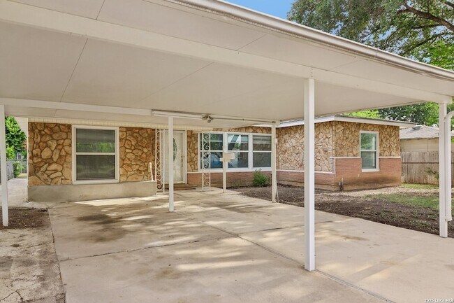 Building Photo - 623 Weizmann St
