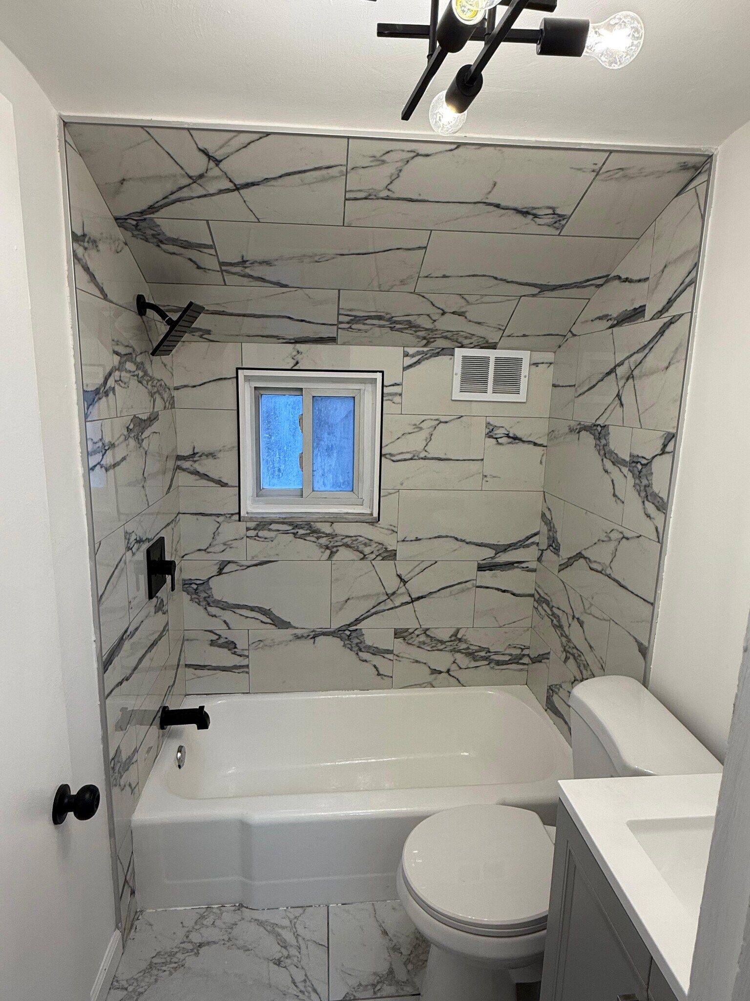 Building Photo - 628 Church St