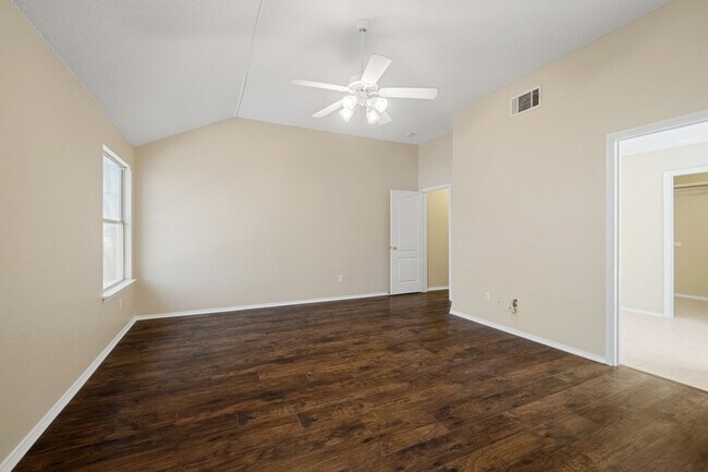 Building Photo - Spacious 4 Bedroom, 2 Bath, 1-Story Home i...