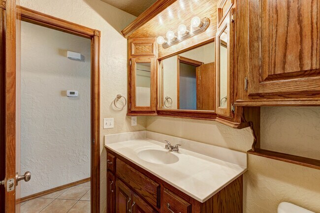 Building Photo - 500 Loyd Ln