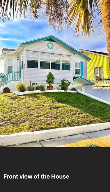 Building Photo - 136 S Oleander Ave