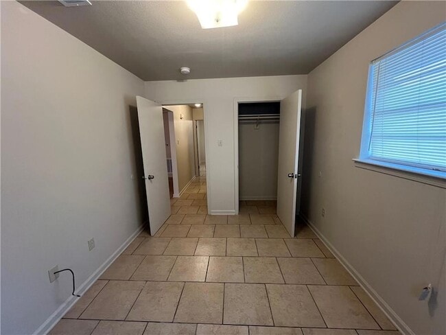 Building Photo - 2222 Bartolo St