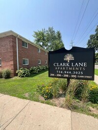 Building Photo - 296 Clark St