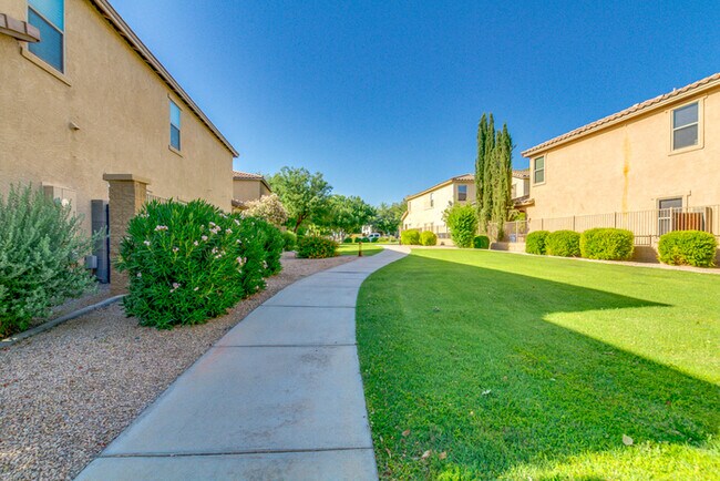 Building Photo - Beautiful 4-Bedroom Home For Rent in Queen...