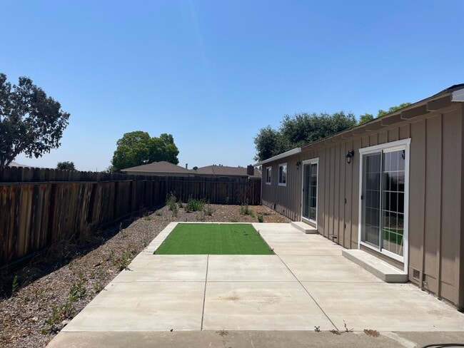 Building Photo - 1570 Camille Ct