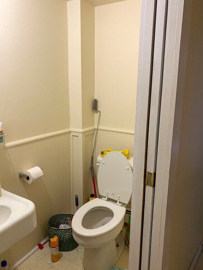 Building Photo - 312 Colchester Ave