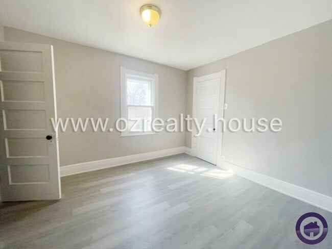 Building Photo - 1031 N Michigan St