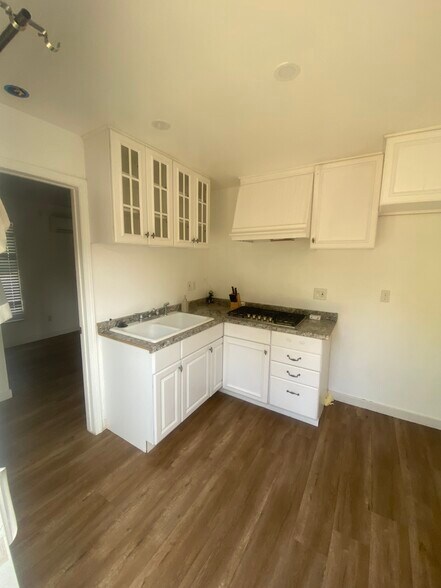 Building Photo - 1851 Magnolia Ave