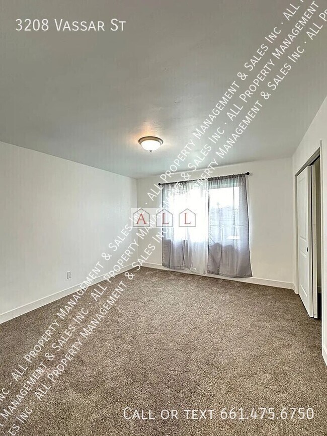 Building Photo - 3208 Vassar St