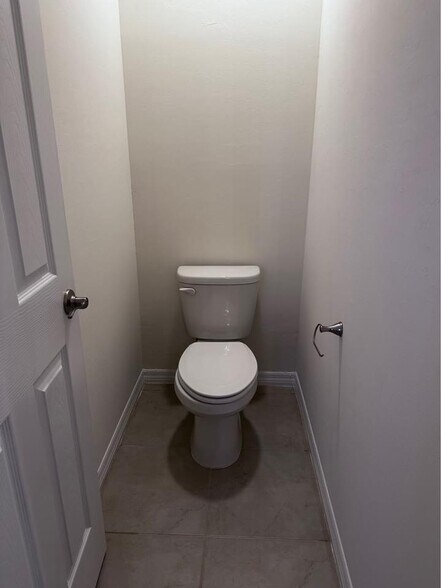 Master Bathroom - 636 SW 19th Ave