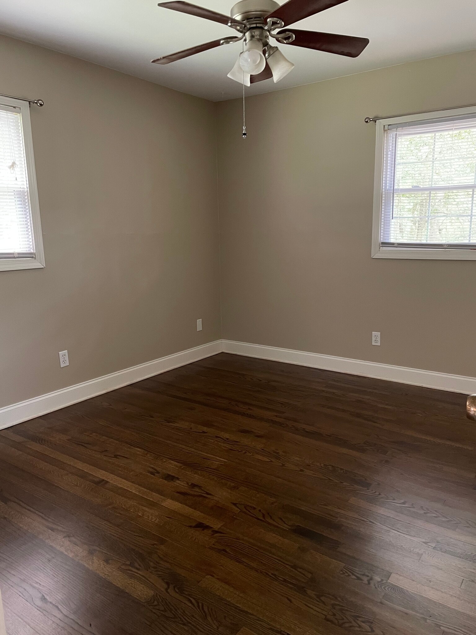Building Photo - 956 Seville Dr