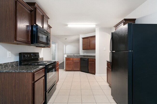 Building Photo - Luckey Ranch Single Story 3 bedroom with d...