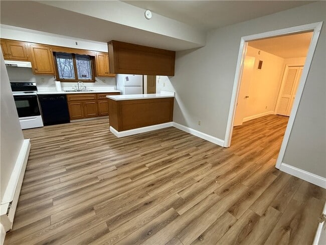 Building Photo - 825 10th Ave